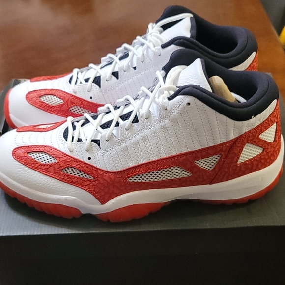 Jordan 11 Retro Low IE sz 12 - Picture 2 of 4
